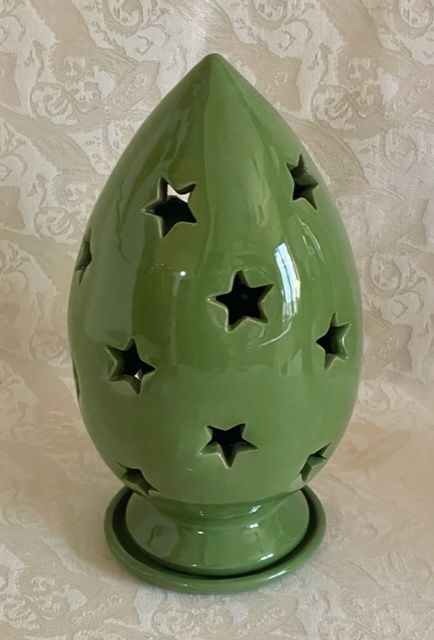 Alberello verde con stelle intagliate h28 con piattino D12,5 